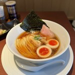 酒肴場 屯 - 津軽煮干し中華蕎麦（味玉入り）¥950