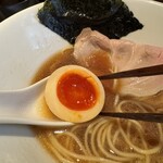 酒肴場 屯 - 味玉とろり