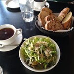 ベーカリー&レストラン 沢村 - パンとサラダ