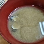 とんかつ山家 - トンカツ定食にはシジミ汁、最高の取り合わせ！