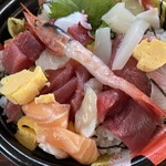 魚めし屋 - テイクアウトした海鮮丼