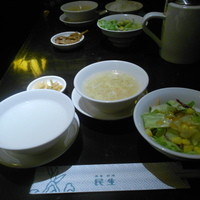 廣東料理 民生 ヒルトンプラザウエスト店 - まずはお粥とスープ、サラダ