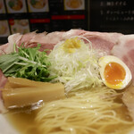 醤油らーめん ピース - 
