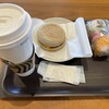 スターバックス・コーヒー - ソーセージマフィン、エビとアボカドサラダラップ