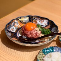 肉亭ふたご iki 本郷三丁目店 - 粋なユッケ