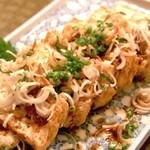 はじめ - 薬味たっぷり、ボリューム満点！外はカリッ、中はふわっとした食感をお楽しみください。