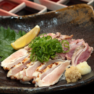 "Momo Tataki" made with fresh chicken has a juicy sweet taste that will make you addicted to it♪