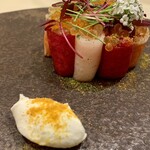 キュイエット - 上に乗ってるのは卵。イワナと、、プチプチ