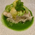 キュイエット - 春菊のソースにリゾット、カレイ。春っ