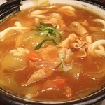 杵屋 - カレーうどん 680円。半玉増量無料。
            杵屋といえばうどん、メニューを見れば、カレーうどんはうどん一覧の一部でなく、独立した分類になっているのね。
            辛すぎず柔らかい味、うどんはもっと固めがいいな。