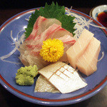 藤吉 - お任せ(竹3000円)の黒鯛、〆春子鯛、めかじきのお刺身