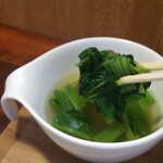 キッチン ブルー グローブ - 具沢山なほうれん草スープ