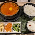 東京純豆腐 - ヘルシースンドゥブホルモントッピング味噌6辛¥1460