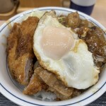 Katsuya - 牛ホルモン焼き目玉焼きロースカツ丼