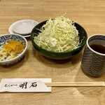 Tonkatsuakaishi - 漬物、キャベツ、ほうじ茶