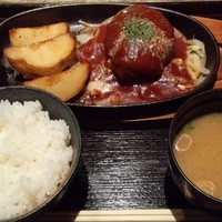 松阪牛WHAT'S 京都室町店 - 『松坂牛入り 鉄板ハンバーグランチ』（デミグラスソース）（９００円）～♪(^o^)丿