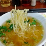 湘南名菜 桂花楼 - 「塩ラーメン」麺アップ