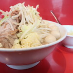 ラーメン二郎 - ラーメン少なめ＋ニンニク少し＋白ネギうずら