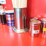 ラーメン二郎 - 卓上調味料