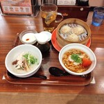 粥餐庁  - ハーフセット　蒸鶏ミョウガ、サンラー麺、小籠包、杏仁豆腐