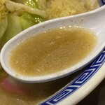東京タンメン トナリ - タンメンのスープ