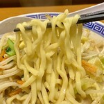 東京タンメン トナリ - タンメンの平打ち麺
