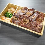 [MIX烤肉盒饭] 山形排骨和裙子牛排盒饭