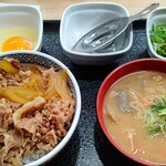 Yoshinoya - ねぎ玉牛丼 並(619円)
                      とん汁(217円)