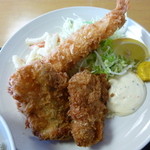 寿司吉 - 大振りのエビフライと白身フライとヒレカツ