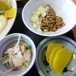 寿司吉 - 副菜も充実