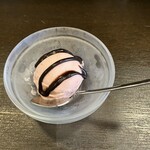 Hambaguhausu Kirakuya - 食後にアイスクリーム