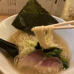 函館ブリ塩ラーメンと酒と肴 カモン - 