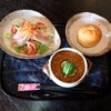 Minonomahoroba Gorudowan - ●キーマカレー1,700円
                サラダ、パン、ドリンク付き
                
                いろいろと食べ歩いたから
                このお店の料理の味わいの価値が良く分かるようになった
                ただ高いだけではないなあ
                キチンと一品一品、作られているねえ♪