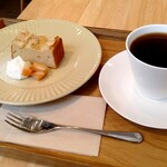 Marumado Kafe - りんごのケークシュクレと、コーヒー