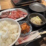 Wagyu U Yakiniku Jukusei O Otoro Gyuutan Kokusan Gyuu Horumon Date No Kura - 