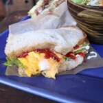カフェ 亀ゴージュ - スクランブルエッグサンド