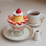 Bonnel Cafe nook - 苺プリンアラモード（1100円） 紅茶（550円）