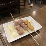 Yakitori Sankyoudai - 何かとつくね