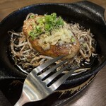 やきとり三兄弟 - 鶏のチーズハンバーグ