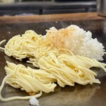 お好み焼 青森 - すじそばめし¥800