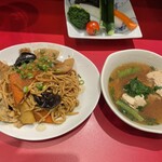 チマチマ酒店 - 干豆腐オイスターソース炒め、生野菜、鶏豆腐