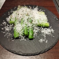 焼肉 じゅん - アスパラのマリネパルメザンチーズ掛け950円