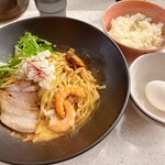 SHRIMP NOODLE 海老ポタ - 海老クリームまぜそば（1,030円税込）、玉子かけご飯（300円税込）