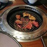 Yakiniku Izakaya Hanno Daidokoro - 脂の焦げる薫りと熱々こそ最高！