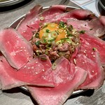 肉肉肉 - にくみつ特製ユッケ風 花びらローストビーフ