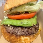 マンチズ バーガー シャック - ハンバーガーにアボカド追加。