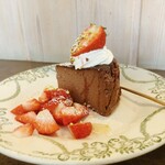 グリグラカフェ - 日替りスイーツ¥500(写真は、チョコレートバスクチーズケーキ)