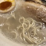 濃厚煮干とんこつラーメン　石田てっぺい - 