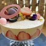 ラトリエ ア マ ファソン - 苺とピスタチオのフレジェ2024