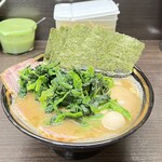 Yokohama Ie Keira-Men Kachi Dokiya - 勝鬨ラーメン+ほうれん草追加トッピング